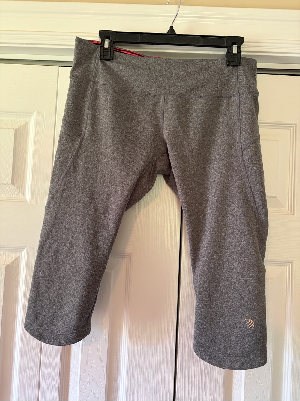 MPG Dark Heather Gray Athletic Capri leggings with zip pocket size L